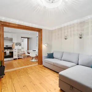 Modern, Cozy In Heart Of Mont Royal Appartement
