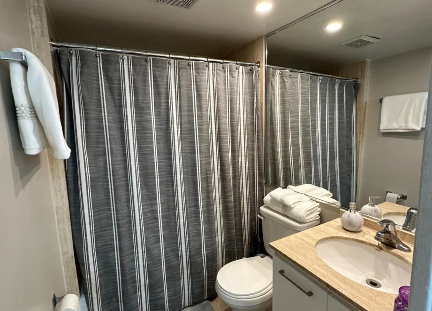 House Crescent Apartment Montreal